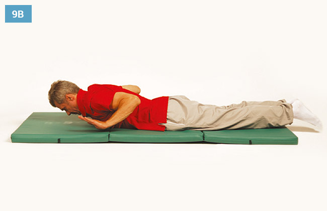 Ćwiczenie w leżeniu na brzuchu, prostowanie i zginanie rąk