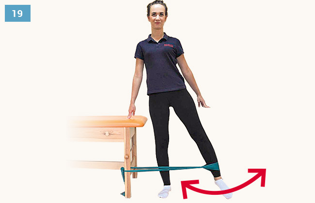 Ćwiczenie wzmacniające mięśnie odwodziciele uda w pozycji stojącej