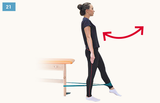 Ćwiczenie wzmacniające mięśnie grupy przedniej uda w pozycji stojącej staw kolanowy prosty