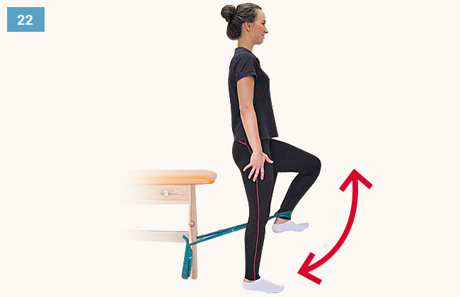 Ćwiczenie wzmacniające mięśnie grupy przedniej uda w pozycji stojącej staw kolanowy zgięty